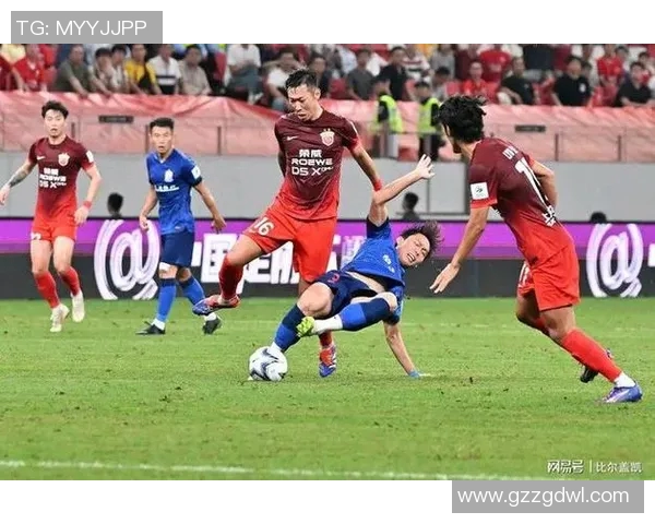 辽宁鸿运迎战上海上港争夺中超联赛关键三分的激烈对决